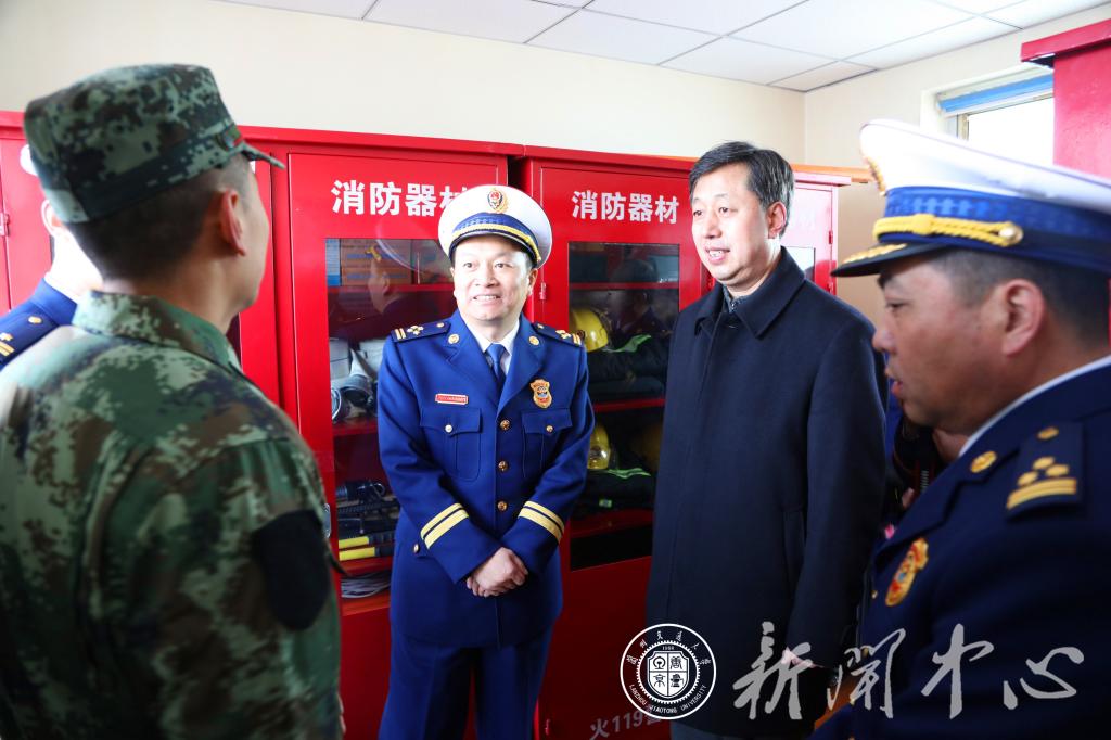 省应急管理厅副厅长消防总队总队长吴振坤带队检查我校消防安全工作