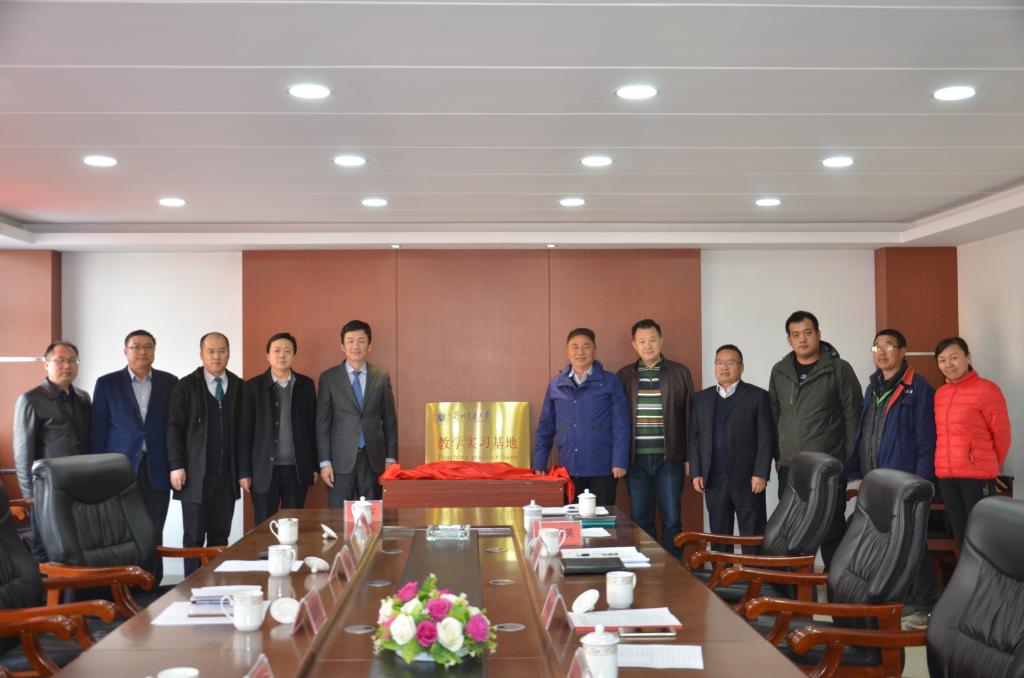 我校与兴盛源再生资源循环经济公司签订合作协议并挂牌实习基地