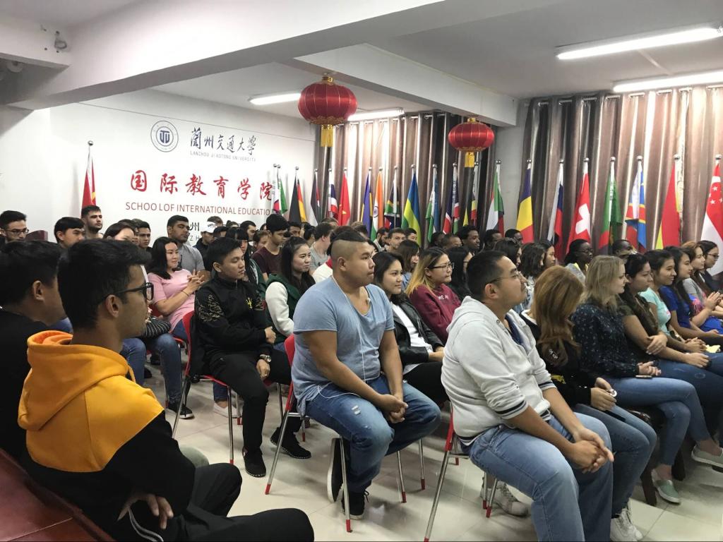 国际教育学院举行2017级国际学生开学典礼