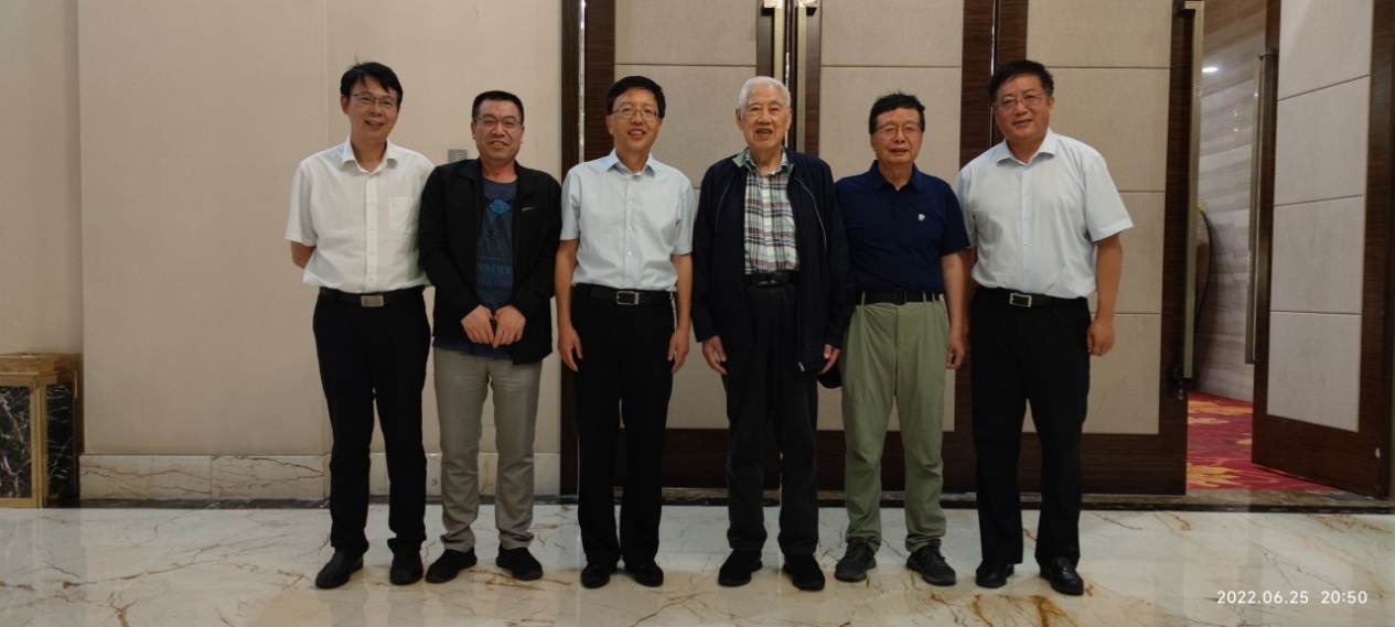 心系母校，耄耋老人返兰寻踪迹 难舍情结，八旬校友回院忆旧情