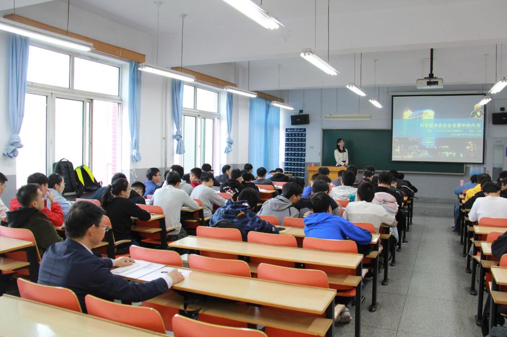 陈兴冲副校长深入土木工程学院思政课堂