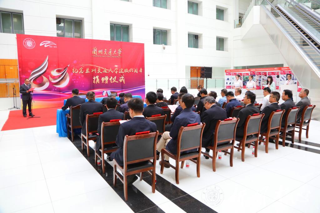 【聚焦校庆】学校隆重举行60周年校庆捐赠仪式