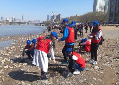 我校“3·5”学雷锋主题志愿服务月活动圆满结束