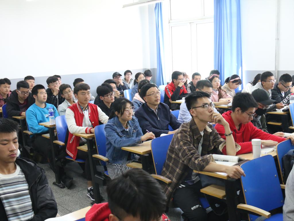 杨子江书记深入思政课堂听课