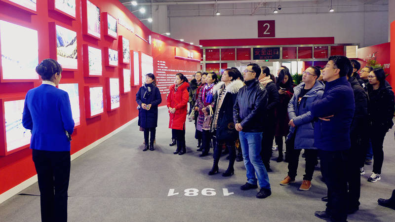 学校组织教工参观甘肃省庆祝改革开放40周年图片展