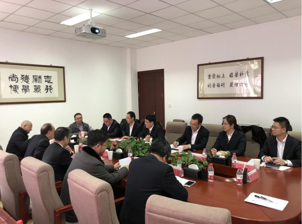 我校与湖南联诚轨道装备有限公司举行校企合作签约仪式