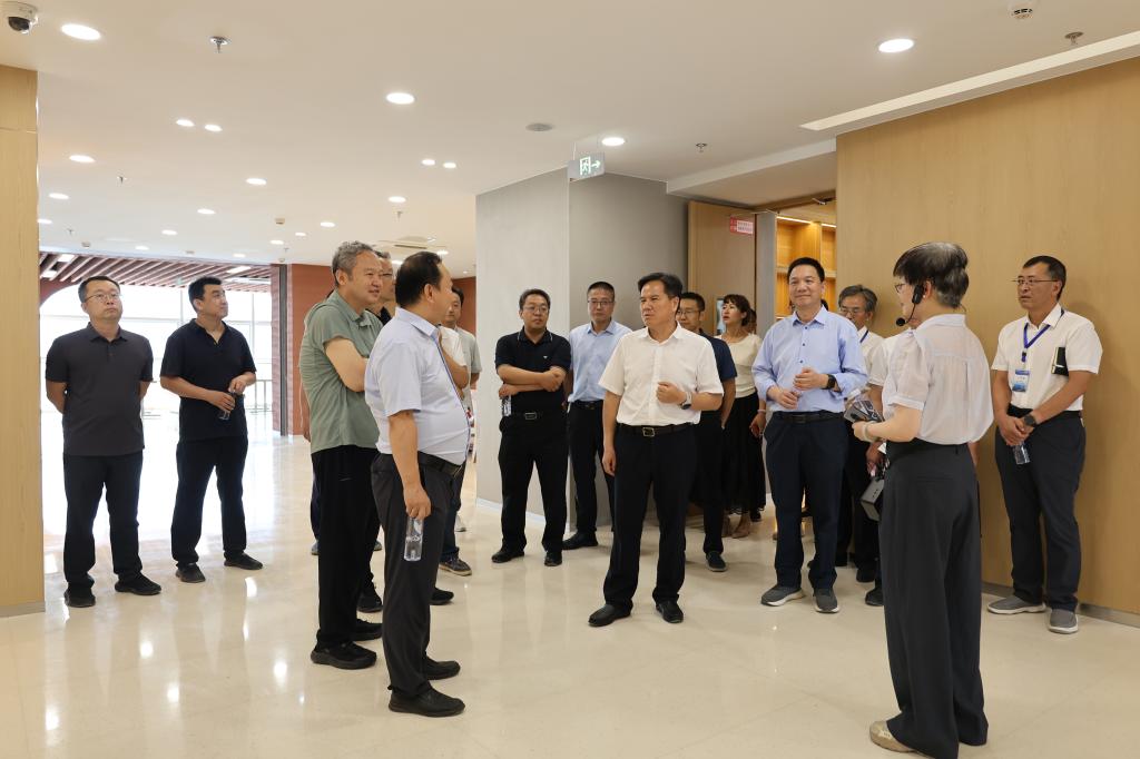 筑牢安全防线 全力护航开学季——校领导带队检查校园安全及开学保障项目