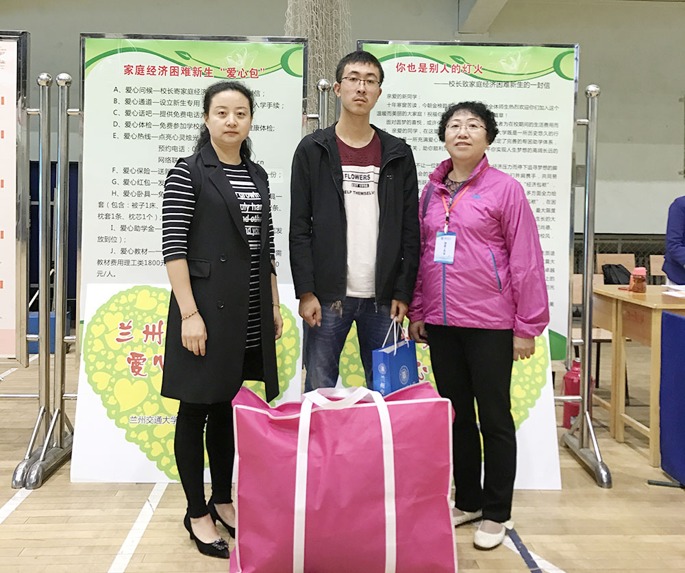 家贫志坚 难阻大学梦